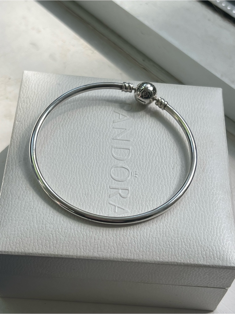 Pandora round clasp bangle - Picture 3 of 4